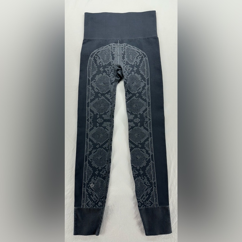 LULULEMON Athletica Leggings Ebb to Street Slate Snake Skin Gray Size 2 - Picture 2 of 7